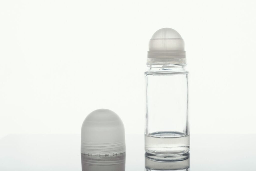 alumiinton deodorantti pullo korkki auki